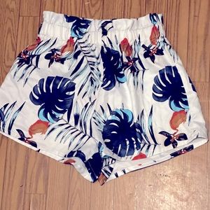 SHEIN TROPICAL SHORTS NO BELT MEDIUM